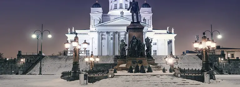 Helsingin kirkot talvella
